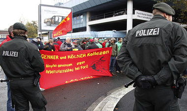 Gemeinsamer Widerstand: Genker und K&ouml;lner Kollegen vor dem ...