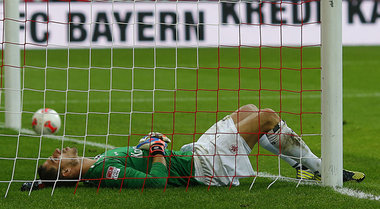 Kevin Trapp (Frankfurt) z&auml;hlt am Samstag in M&uuml;nchen na...