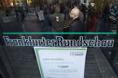 Dienstag nachmittag in der FR-Redaktion: Schockiert erfahren die...