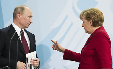 Hier entlang geht es zu den westlichen Werten, Herr Putin. Angel... Hier entlang geht es zu den westlichen Werten, Herr Putin. Angel...