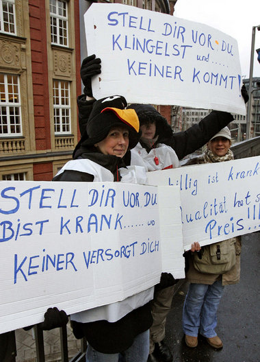 Ende November 2005 streikten Hamburger Krankenhausmitarbeiter ge...