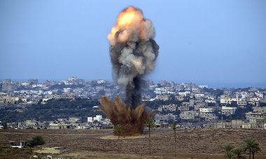 Bombenexplosion im Gazastreifen: Hunderte Luftangriffe flog Isra...