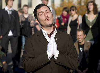 Das Gebet der 99 Prozent &ndash; Foto aus der Occupy-Bewegung se...