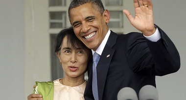 Barack Obama mit Aung San Suu Kyi am Montag in Yangon