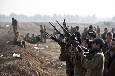 Truppenaufmarsch: Israelische Soldaten am Montag an der Grenze z...