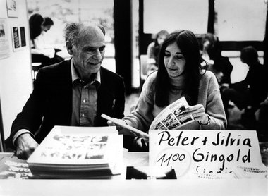 Das Foto zeigt Silvia Gingold und ihren Vater Peter auf dem Mann...