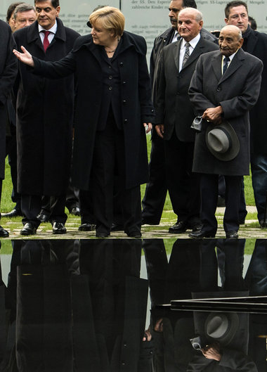 Reinhard Florian, im Bild rechts vorn, mit Hut