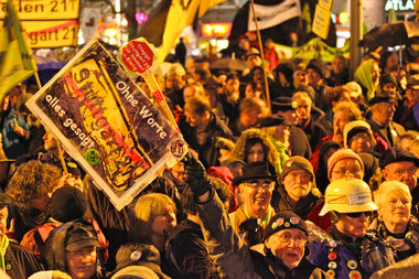 Der Protest geht weiter. Stuttgart am Montag abend