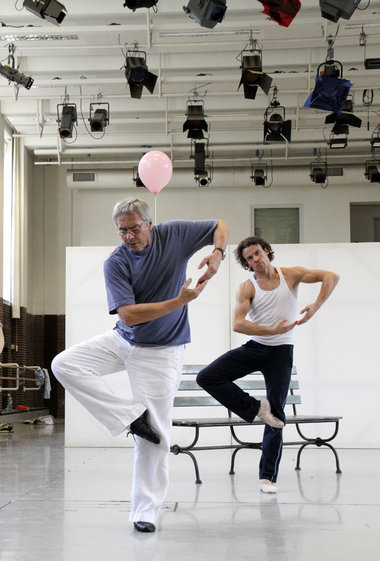 John Neumeier (l., bei Proben in Hamburg) John Neumeier (l., bei Proben in Hamburg)