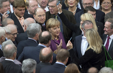 Wieder Mehrheit mit Hilfe von SPD und Grünen: Kanzlerin Ang... Wieder Mehrheit mit Hilfe von SPD und Grünen: Kanzlerin Ang...