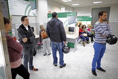 Armut ist nicht sofort sichtbar: Arbeitsagentur in Cadiz, Spanie...