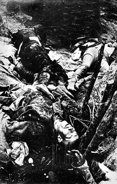 Leichen französischer Soldaten im Schützengraben, 1914/1918 Leichen französischer Soldaten im Schützengraben, 1914/1918