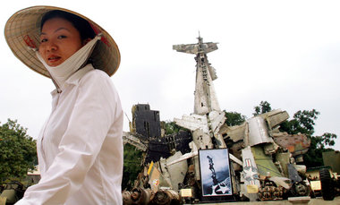 Erfolgreich vom Himmel geholt: Ein Denkmal in Hanoi erinnert an ... Erfolgreich vom Himmel geholt: Ein Denkmal in Hanoi erinnert an ...