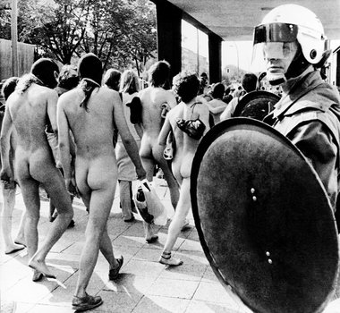 Vielfalt der Protestformen: Westberliner Hausbesetzerdemo am 23.... Vielfalt der Protestformen: Westberliner Hausbesetzerdemo am 23....