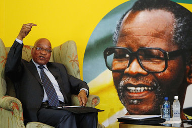 Kämpft um Wiederwahl: Jacob Zuma vor einem Porträt des... Kämpft um Wiederwahl: Jacob Zuma vor einem Porträt des...