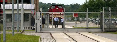 Atomtransport kurz vor der Abfahrt nach Rußland. Urananreicherun...