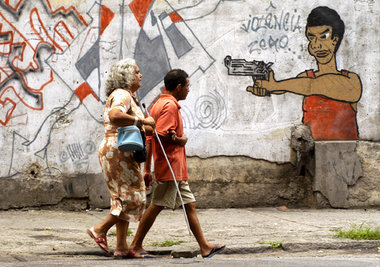 Gewalt und Kunst: Graffito in Rio de Janeiro