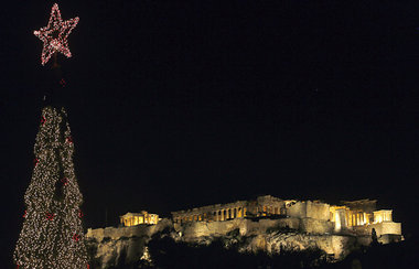 Sterne vor weihnachtlicher Akropolis. Die meisten Griechen d&uum... Sterne vor weihnachtlicher Akropolis. Die meisten Griechen d&uum...