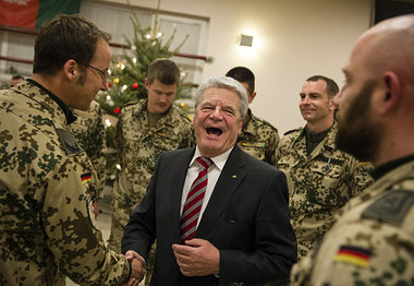 Seien Sie Gott befohlen und frohe Weihnachten – Joachim Ga... Seien Sie Gott befohlen und frohe Weihnachten – Joachim Ga...
