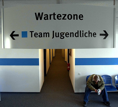 Normalität im neuen Deutschland: Hunderttausende sind und b... Normalität im neuen Deutschland: Hunderttausende sind und b...