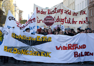 Viel Geld f&uuml;r die Bundeswehr, wenig f&uuml;r Schulen und Un...