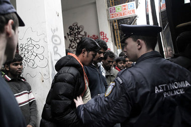 Polizeirazzia gegen »illegale Migranten« in Athen Polizeirazzia gegen »illegale Migranten« in Athen