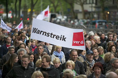 Viel zu tun: Warnstreik Berliner Bankbeschäftigter im Juni 2012 Viel zu tun: Warnstreik Berliner Bankbeschäftigter im Juni 2012