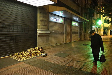 Nicht mehr selten: Obdachlose in der Athener Innenstadt am Silve...