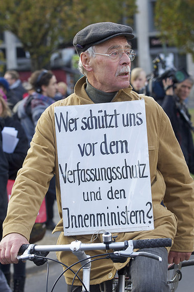Demonstration in Berlin ein Jahr nach dem offiziellen Bekanntwer