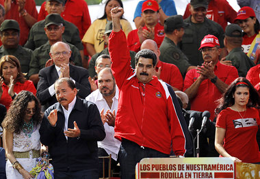 Venezuelas Vizepr&auml;sident Nicol&aacute;s Maduro (Mitte) am D...