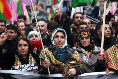 Protest Zehntausender Kurden nach dem Mord an drei Politikerinne... Protest Zehntausender Kurden nach dem Mord an drei Politikerinne...