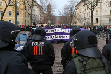 Leider kamen die Neonazis doch durch. Die Polizei hielt die Anti... Leider kamen die Neonazis doch durch. Die Polizei hielt die Anti...