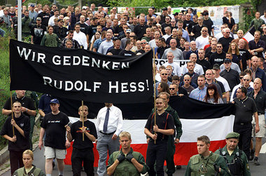 Wer ist wer? V-Leute und Neonazis in Wunsiedel (18. August 2001)