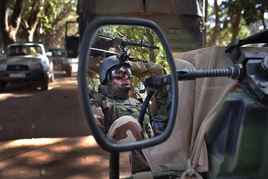 Franz&ouml;sische Truppen bei ihrem Vormarsch in Mali