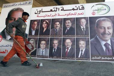 Wahlplakate f&uuml;r die Parlamentswahlen in Amman