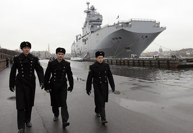 Pelzm&uuml;tzen f&uuml;r Kriegsschiffe? Russische Matrosen vor d...