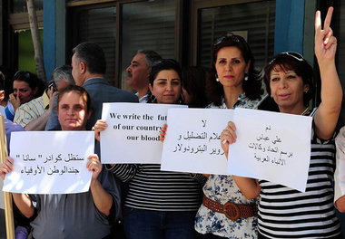 Solidarität: Syrische Journalistinnen demonstrieren gegen d... Solidarität: Syrische Journalistinnen demonstrieren gegen d...