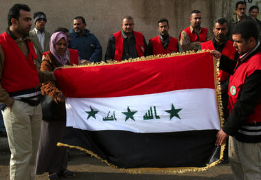 Laßt sie frei. Beschäftigte des Roten Halbmonds in Bagdad protes... Laßt sie frei. Beschäftigte des Roten Halbmonds in Bagdad protes...