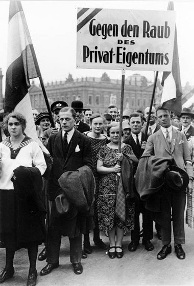 Die Linke war schon immer neidisch: Kundgebung der Deutschnation...