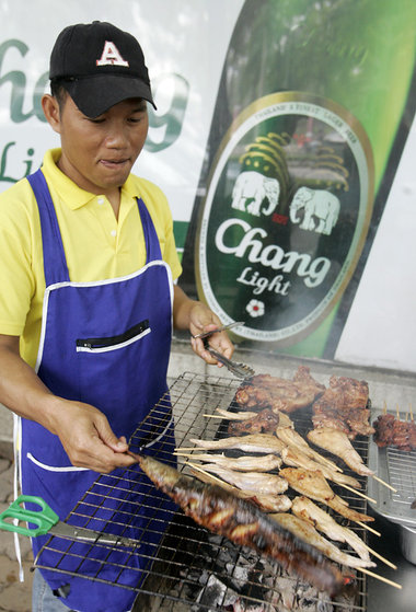Zum gegrillten Thai-Chicken ein k&uuml;hles Chang-Bier &hellip;