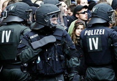 Polizeieinsatz gegen Krisenproteste am 31. März 2012 in Frankfur...