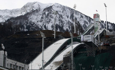 Die Skisprunganlage für Olympia 2014 wird mehr als sechsmal... Die Skisprunganlage für Olympia 2014 wird mehr als sechsmal...