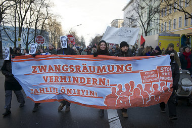 Rund 500 Teilnehmer kamen am Samstag zur Warm-up-Demo gegen Zwan...