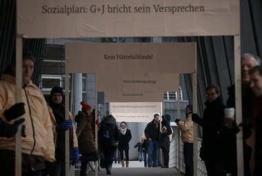 Ein Spalier des Protests: FTD-Mitarbeiter am Dienstag in Hamburg