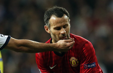 »1:1 gewonnen« – Ryan Giggs mit Feindkontakt (... »1:1 gewonnen« – Ryan Giggs mit Feindkontakt (...
