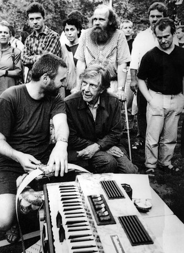 Unter Osthippies: John Cage, hier 1990 auf dem Berliner Kollwitz...