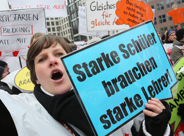 An mehr als 100 Schulen streikten Lehrer und Erzieher am Montag ... An mehr als 100 Schulen streikten Lehrer und Erzieher am Montag ...