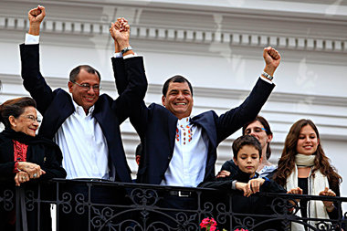 Rafael Correa (Mitte) mit seinem künftigen Vizepräside... Rafael Correa (Mitte) mit seinem künftigen Vizepräside...