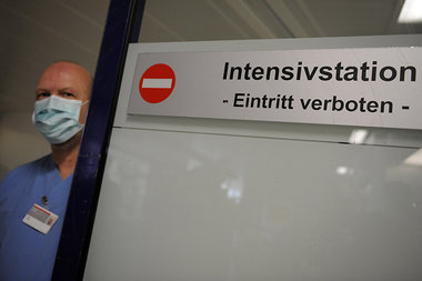 70000 Stellen fehlen im Pflegebereich: Pfleger in der Medizinisc... 70000 Stellen fehlen im Pflegebereich: Pfleger in der Medizinisc...