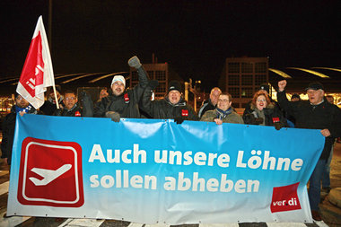 Mit Beginn der Frühschicht legten die Sicherheitsleute am Hambur... Mit Beginn der Frühschicht legten die Sicherheitsleute am Hambur...